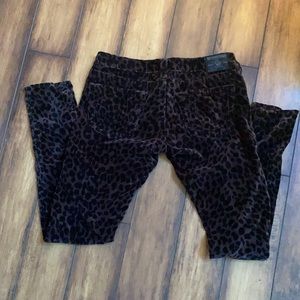 True Religion velour skinny’s size 30